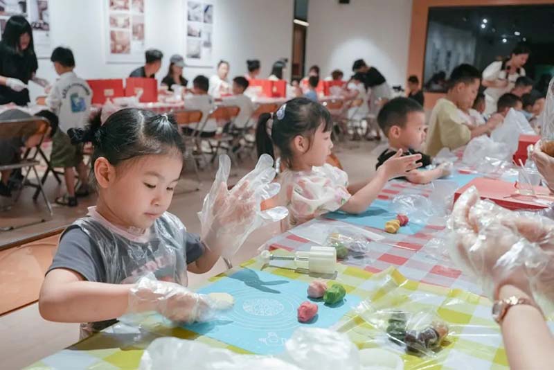 今晚的快樂(lè)，比月餅甜一點(diǎn)點(diǎn)